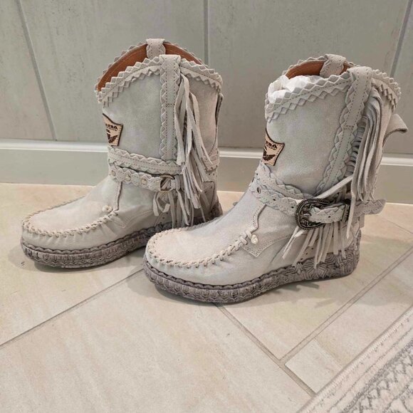 EL VAQUERO Arya Silverstone Ghost Wedge Moccasin Boots - Picture 7 of 16